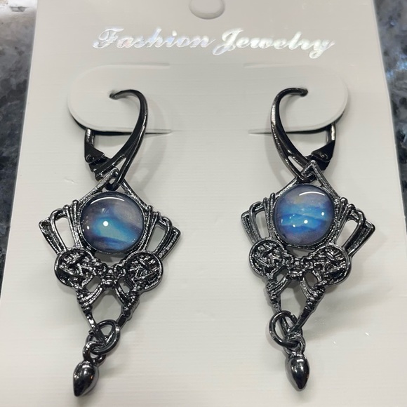 2/$25 or 3/$35 NWOT Dangling gunmetal grey tone earrings w/blue stone - Picture 7 of 9